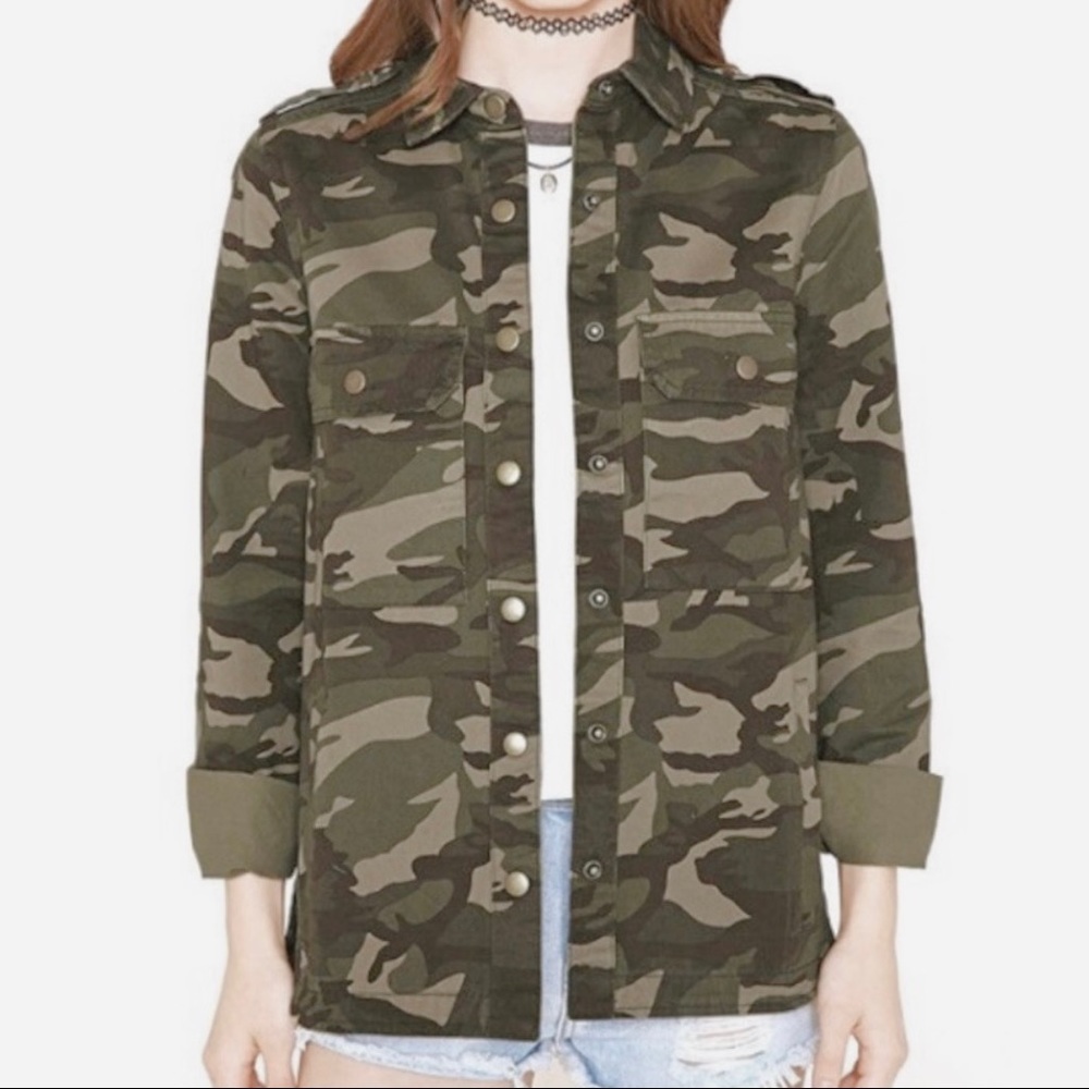 Forever 21 Camouflage Snap Up Collared Top